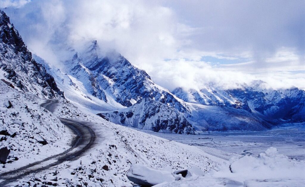 Peaks, Pines & Passes: A Scenic Journey Across Shimla, Manali and Leh