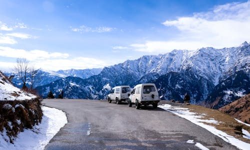 free-photo-of-scenic-winter-drive-through-himalayan-mountains